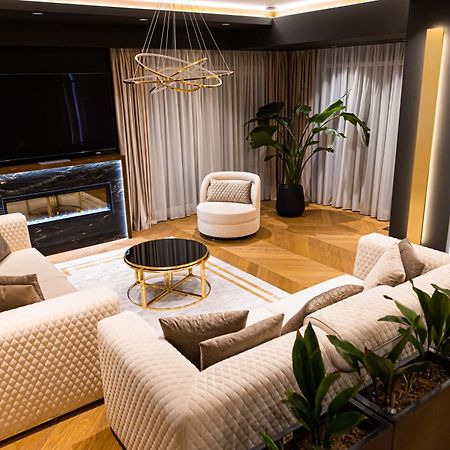 Deluxe Aparthotel Marwell Residence 수체아바 외부 사진