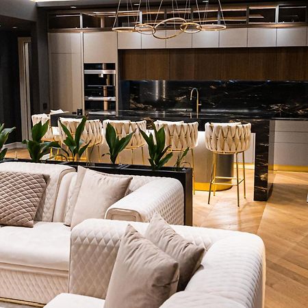 Deluxe Aparthotel Marwell Residence 수체아바 외부 사진