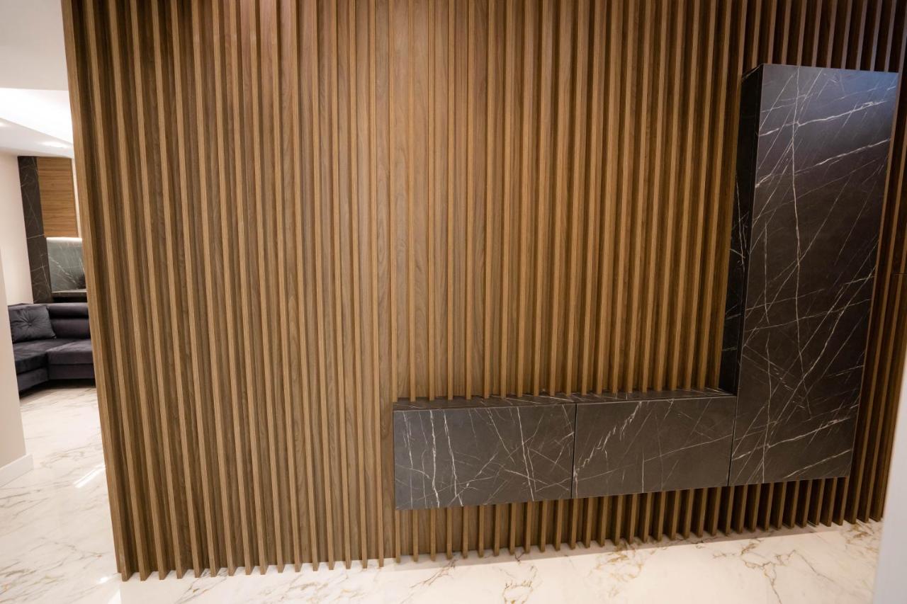 Deluxe Aparthotel Marwell Residence 수체아바 외부 사진