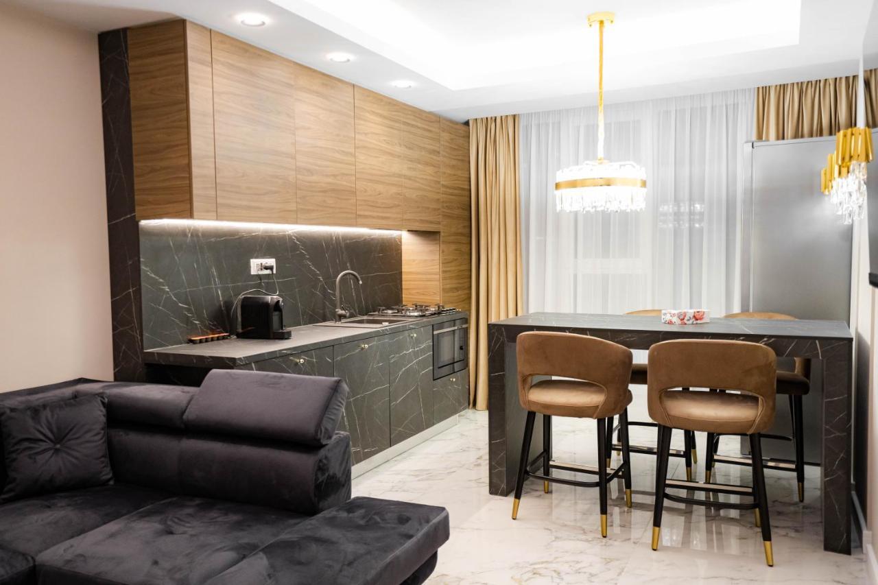 Deluxe Aparthotel Marwell Residence 수체아바 외부 사진