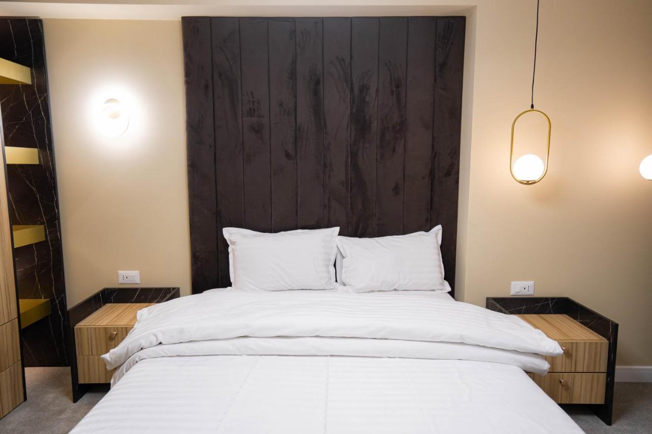 Deluxe Aparthotel Marwell Residence 수체아바 외부 사진