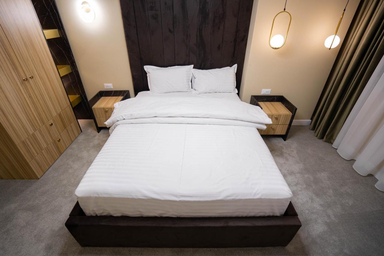 Deluxe Aparthotel Marwell Residence 수체아바 외부 사진