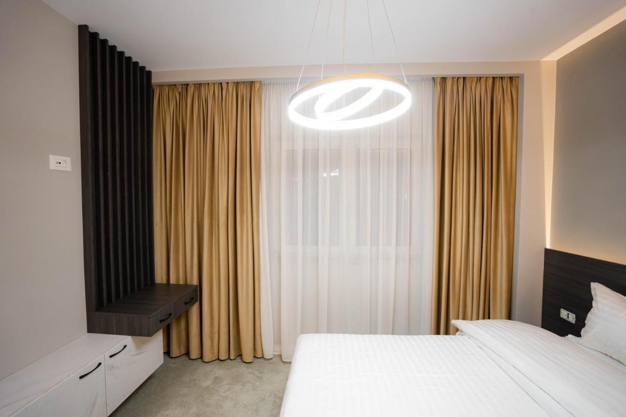 Deluxe Aparthotel Marwell Residence 수체아바 외부 사진