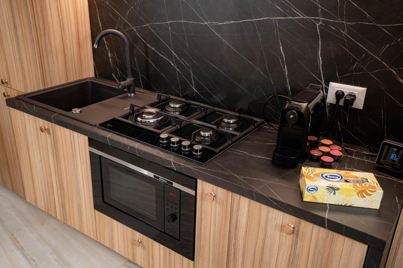 Deluxe Aparthotel Marwell Residence 수체아바 외부 사진