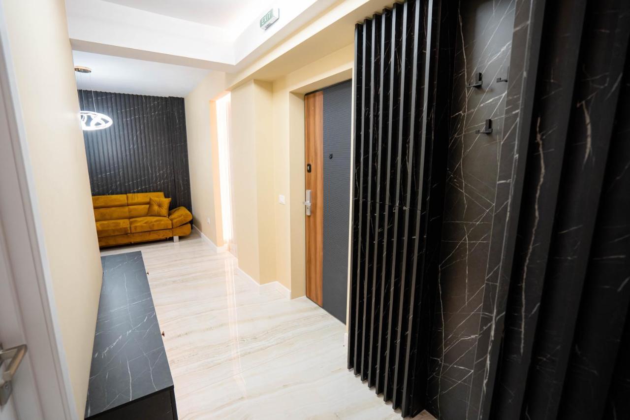 Deluxe Aparthotel Marwell Residence 수체아바 외부 사진