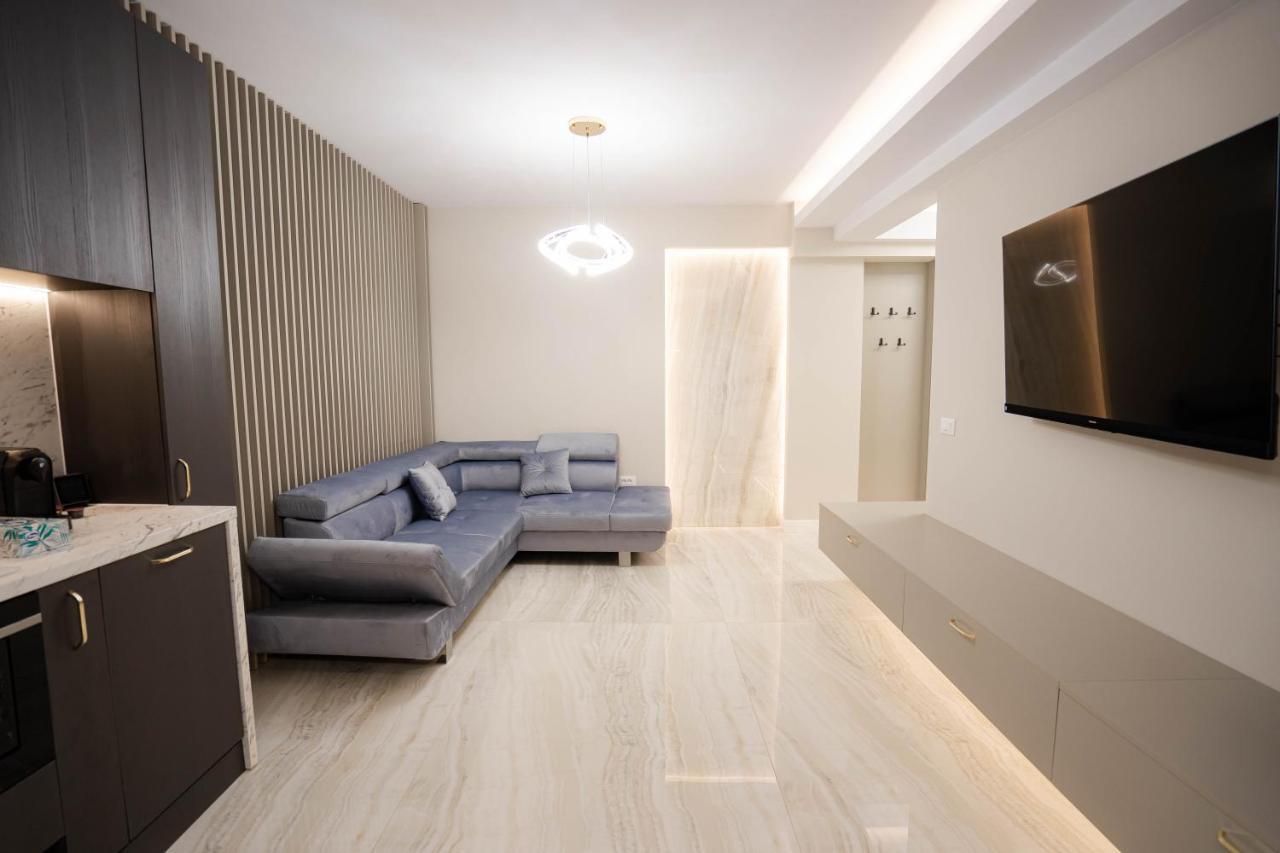 Deluxe Aparthotel Marwell Residence 수체아바 외부 사진