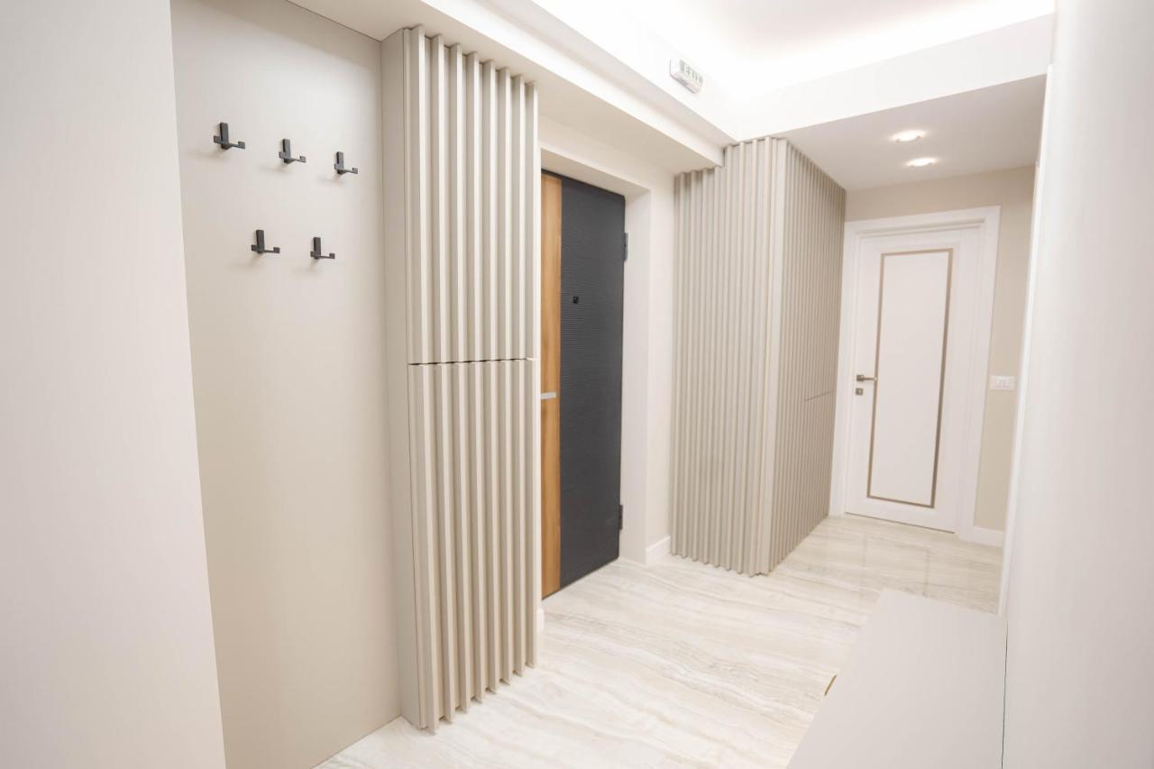 Deluxe Aparthotel Marwell Residence 수체아바 외부 사진