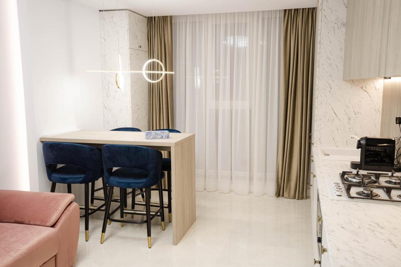 Deluxe Aparthotel Marwell Residence 수체아바 외부 사진