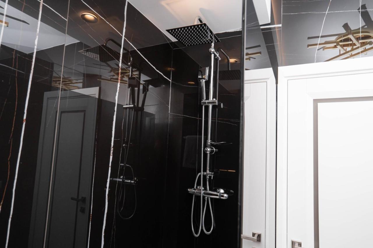 Deluxe Aparthotel Marwell Residence 수체아바 외부 사진