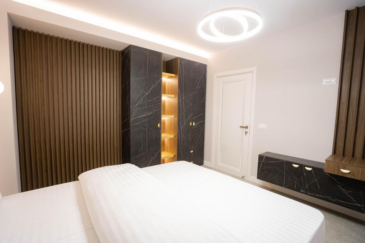 Deluxe Aparthotel Marwell Residence 수체아바 외부 사진