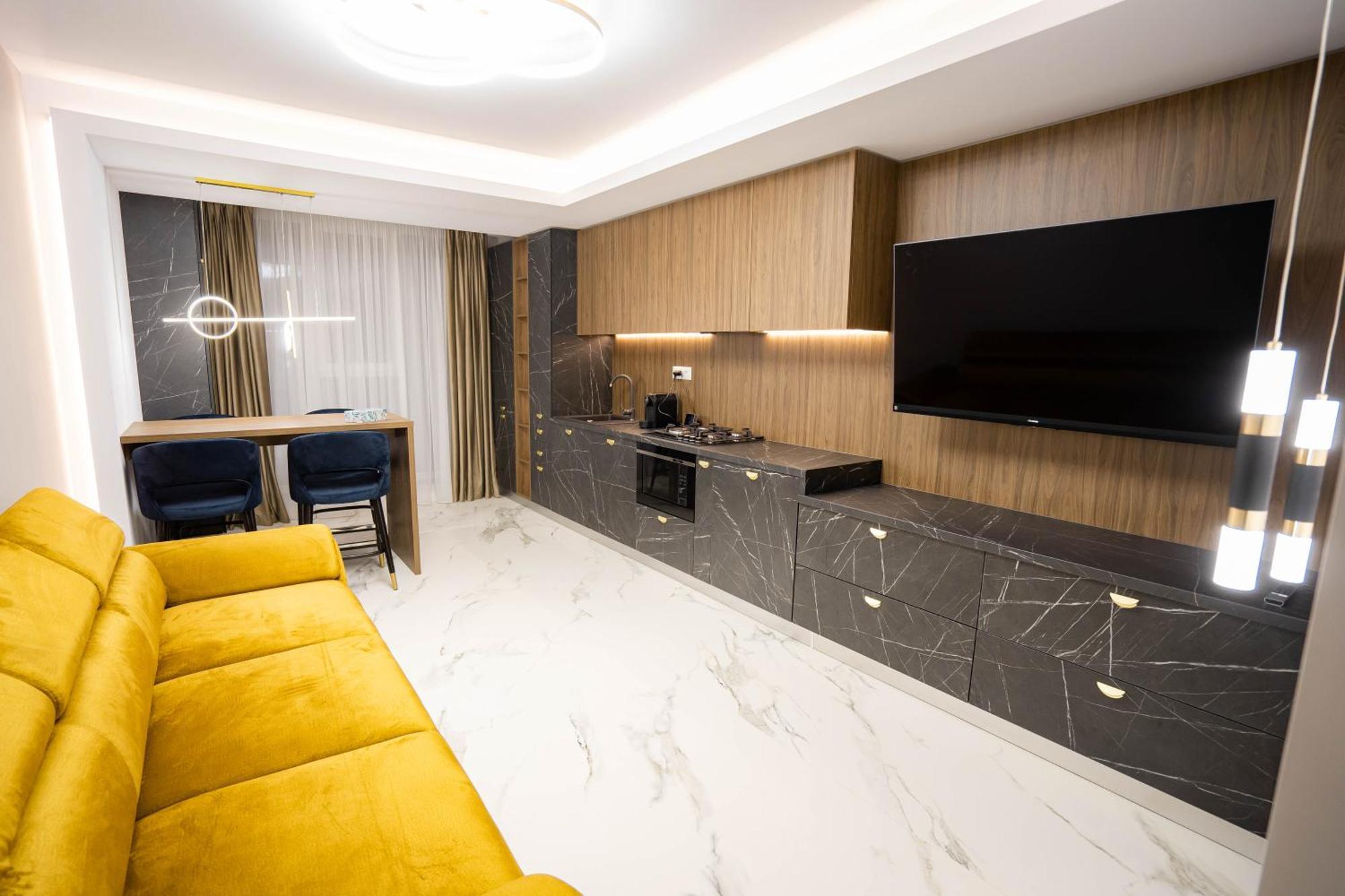 Deluxe Aparthotel Marwell Residence 수체아바 외부 사진