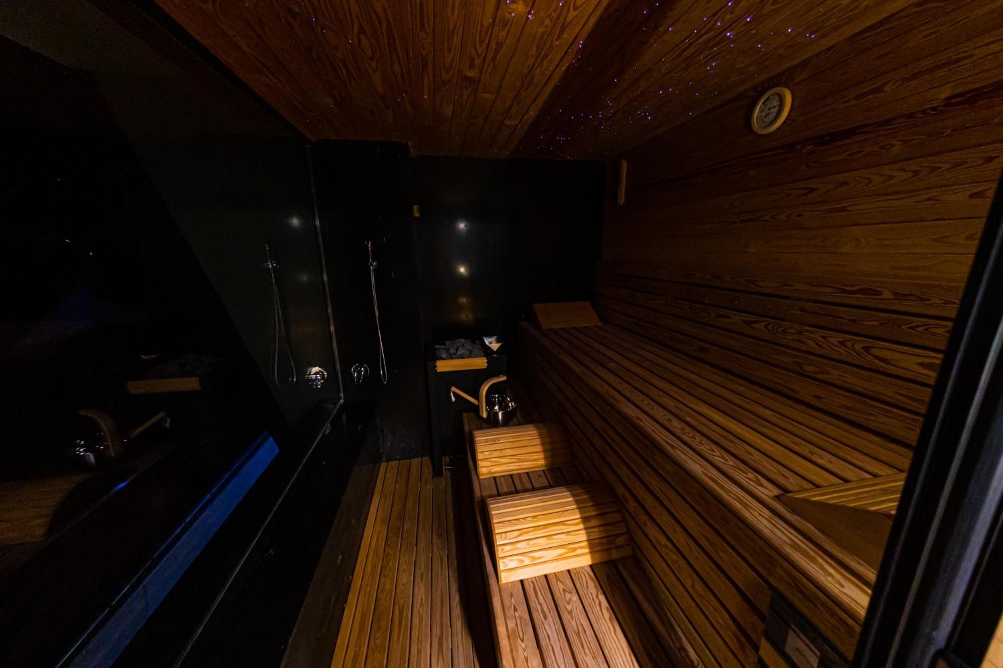 Deluxe Aparthotel Marwell Residence 수체아바 객실 사진