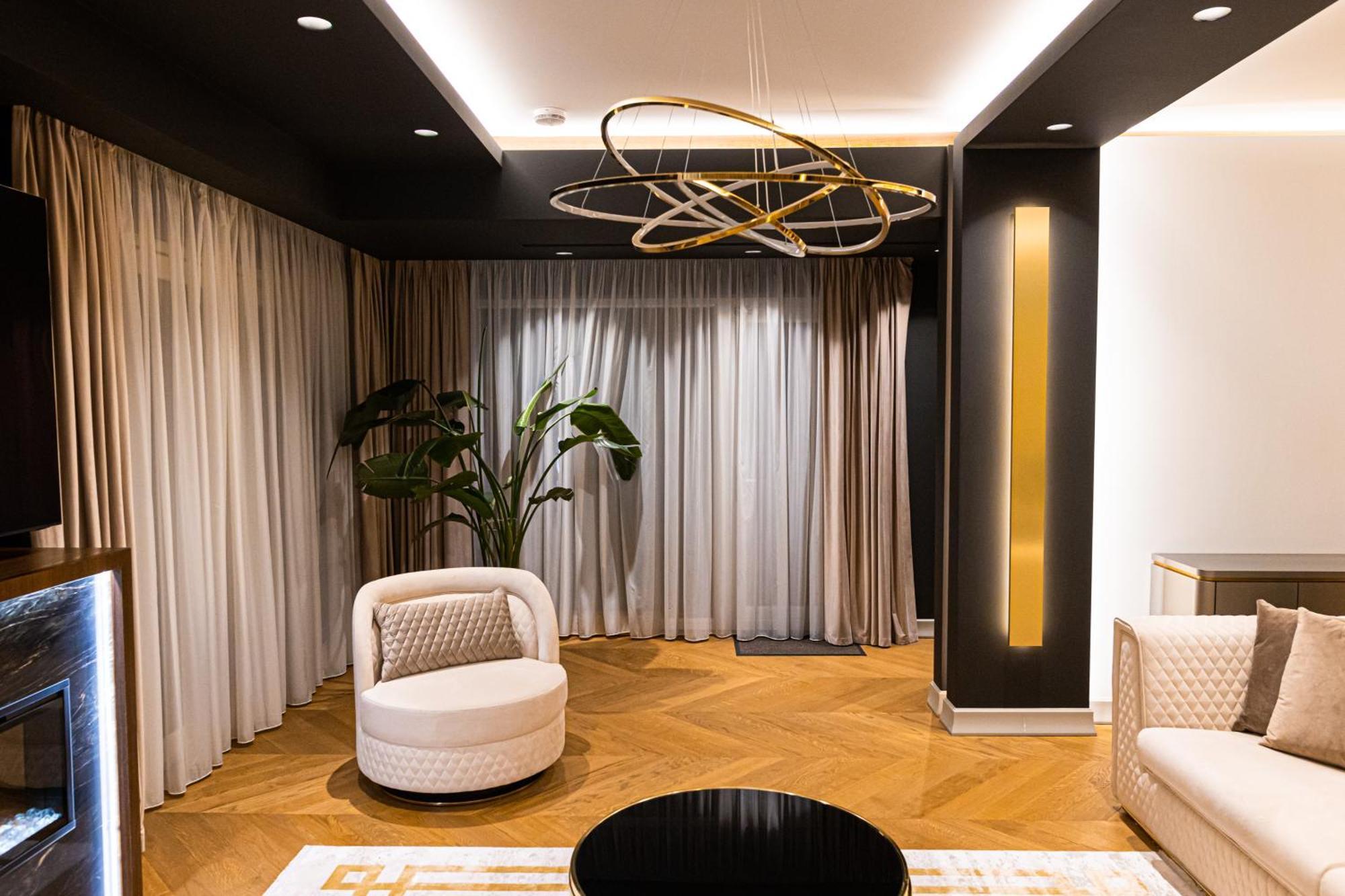 Deluxe Aparthotel Marwell Residence 수체아바 객실 사진